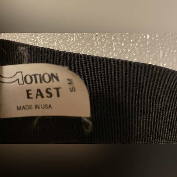 Vintage stretch belt with gold buckle - Picture 3 of 3